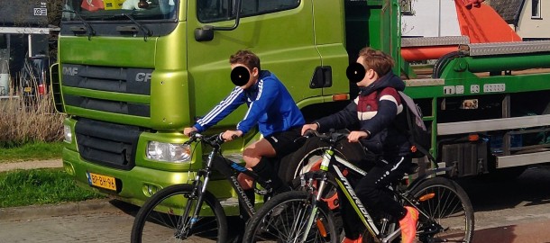 op de fiets naar sport.JPG
